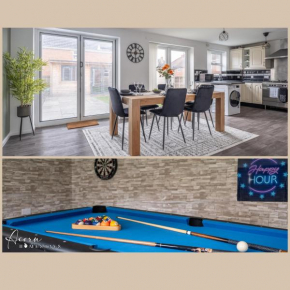 Spacious 3 bed with outdoor games room & private parking